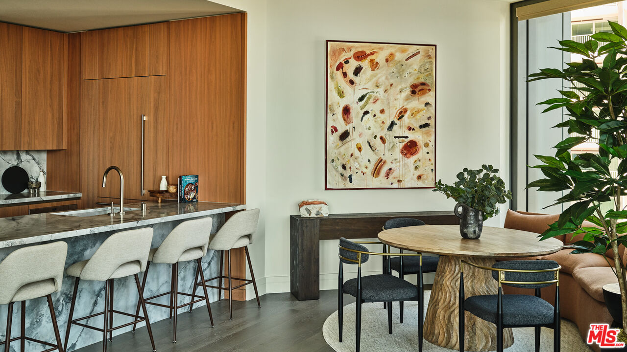 211 W Elm Ct Unit: 6D