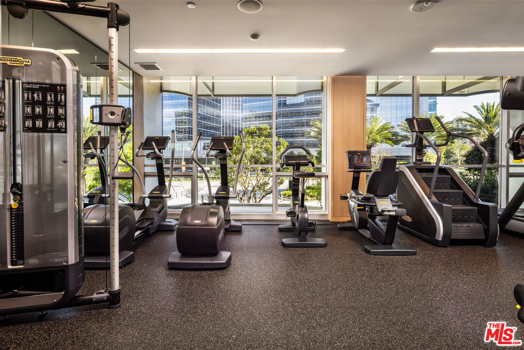 2025 Avenue Of The Stars Unit: 1607