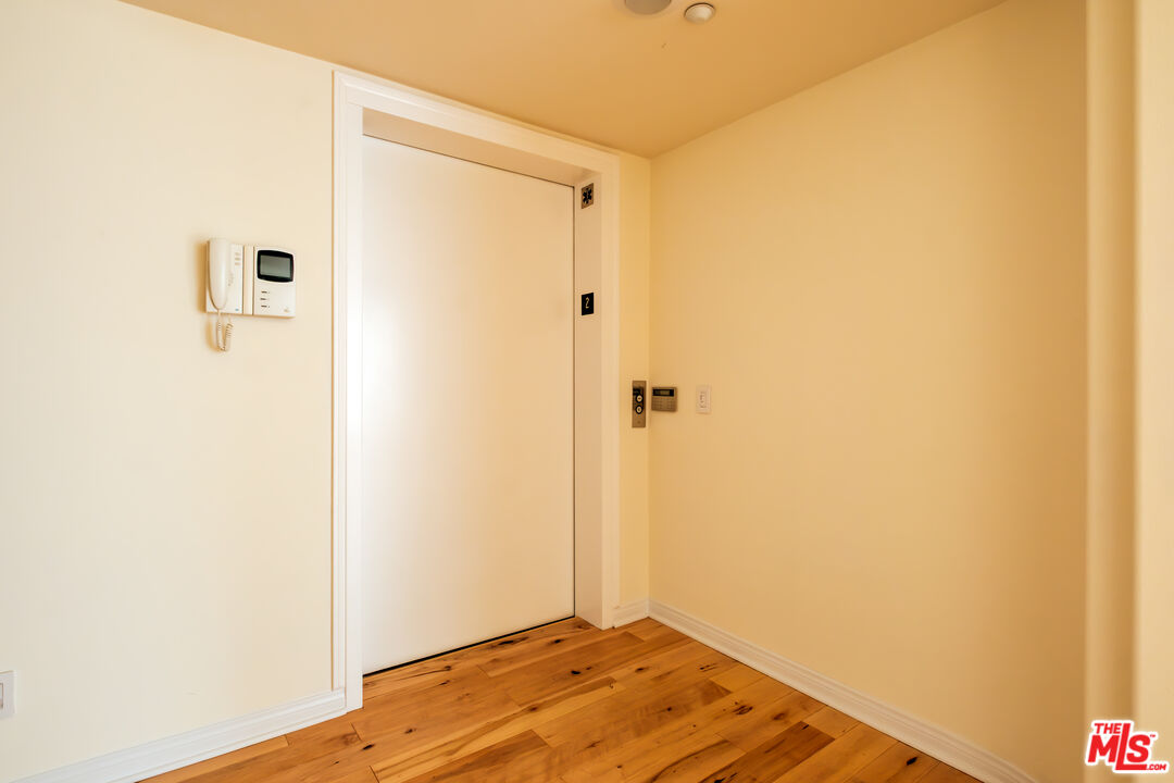 2030 S Bentley Ave Unit: 200