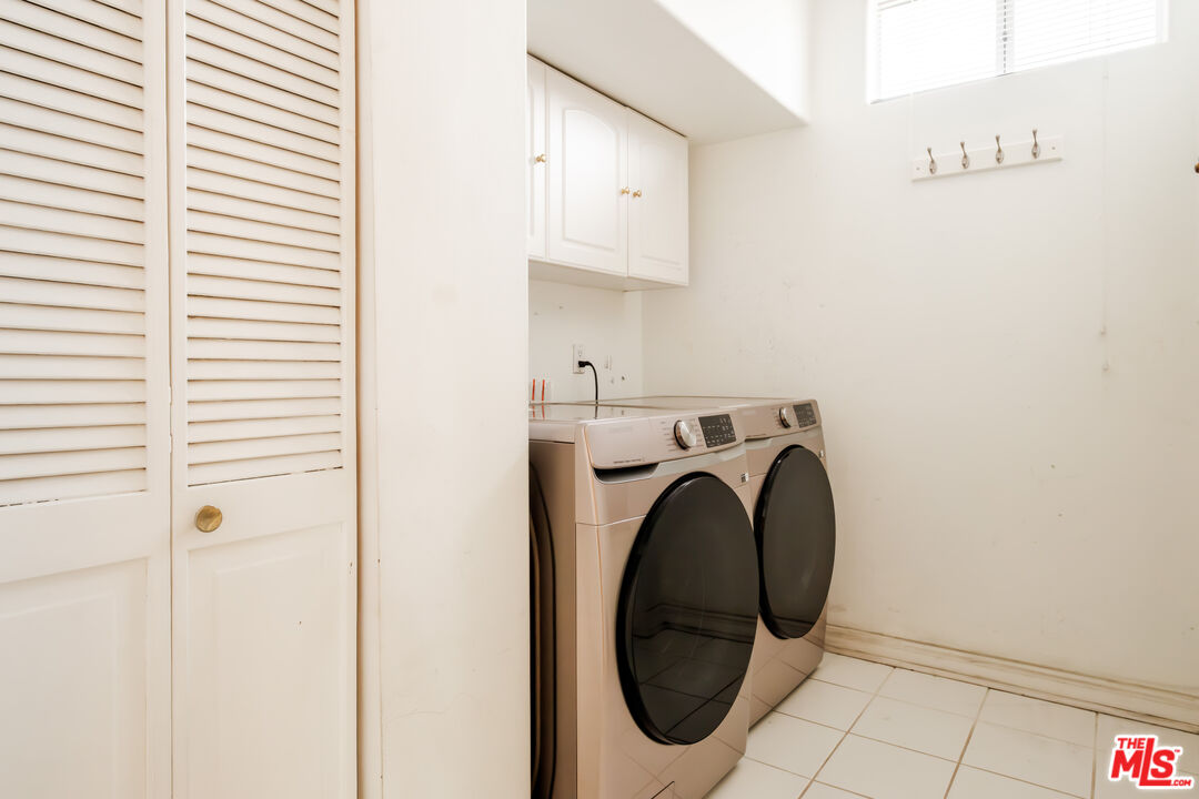 2030 S Bentley Ave Unit: 200