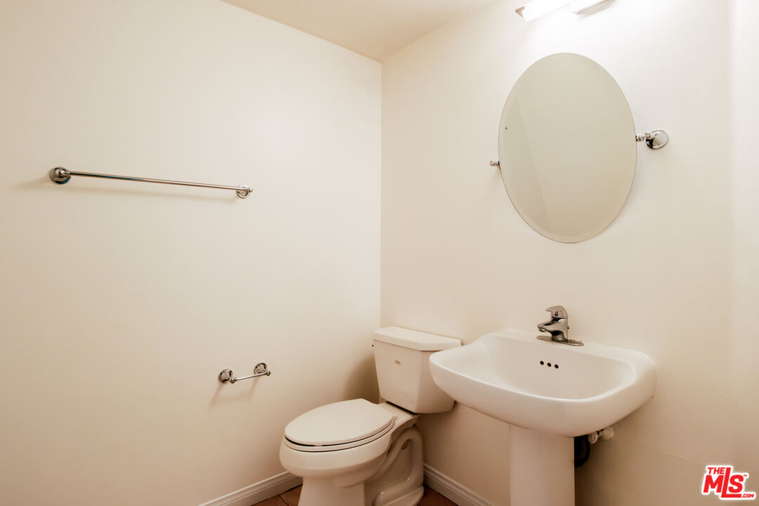 2030 S Bentley Ave Unit: 200