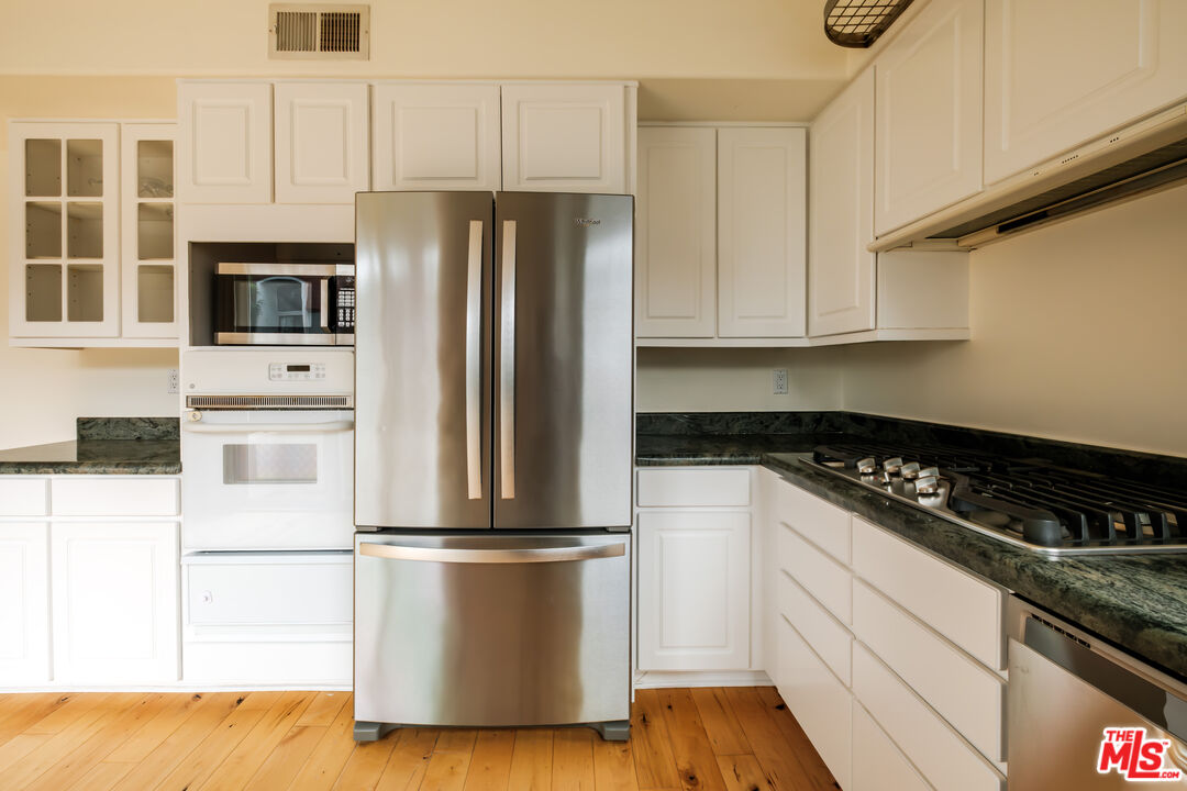 2030 S Bentley Ave Unit: 200