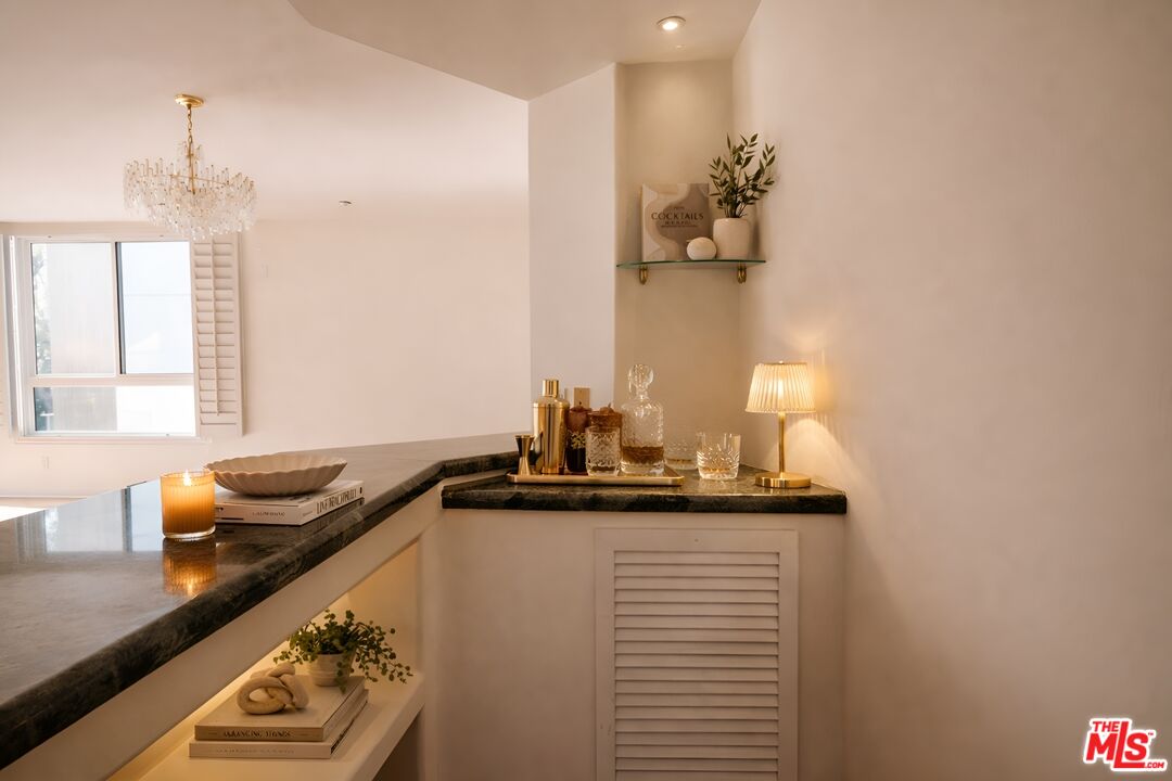 2030 S Bentley Ave Unit: 200