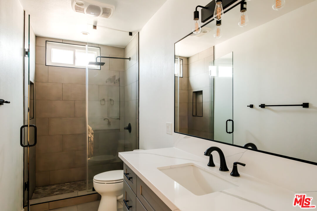 2030 S Bentley Ave Unit: 200