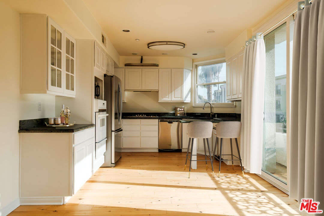 2030 S Bentley Ave Unit: 200