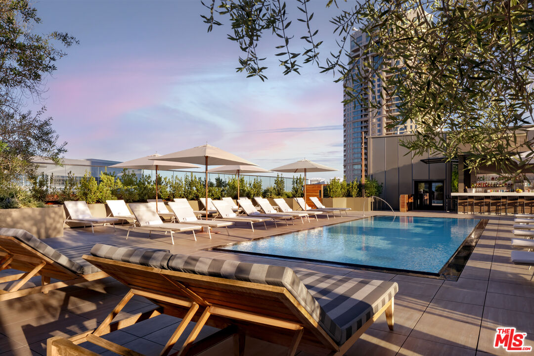 2025 Avenue Of The Stars Unit: 1420
