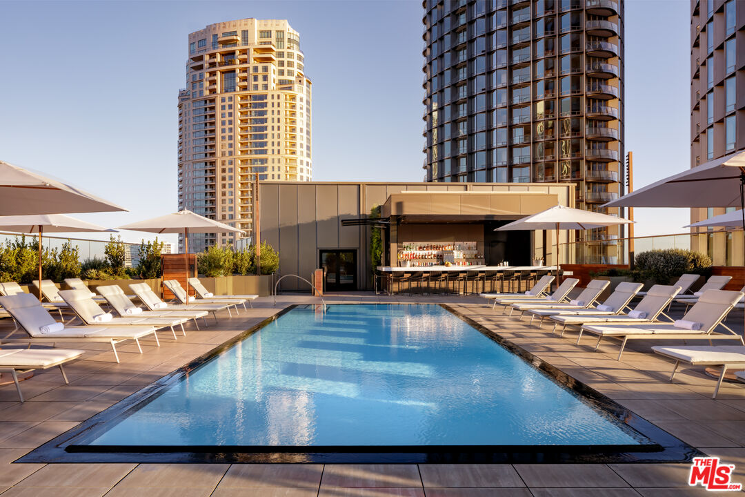 2025 Avenue Of The Stars Unit: 1420