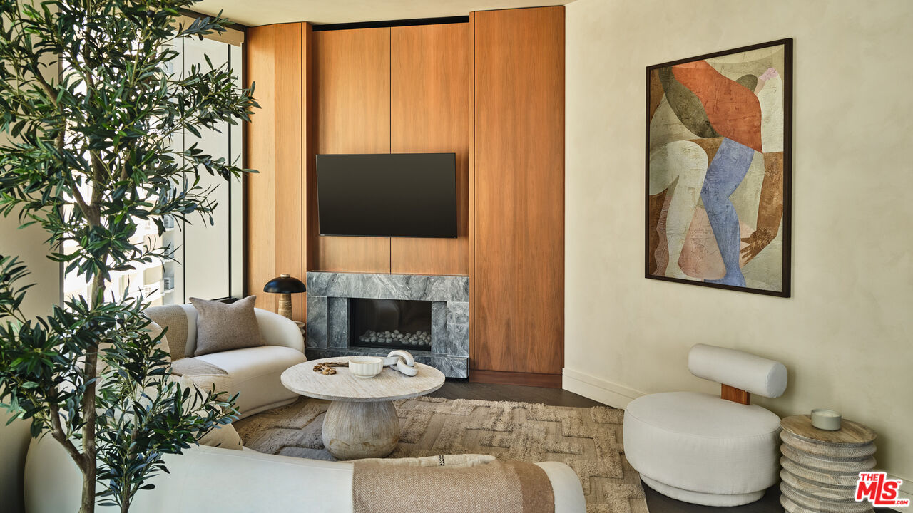 211 W Elm Ct Unit: 9D