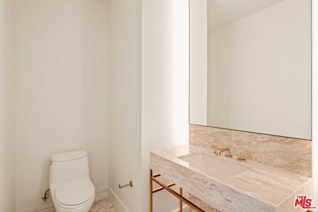 211 W Elm Ct Unit: 14B