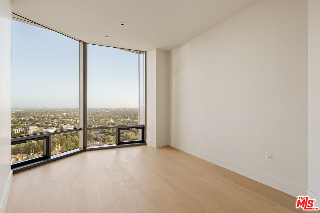 211 W Elm Ct Unit: 14B