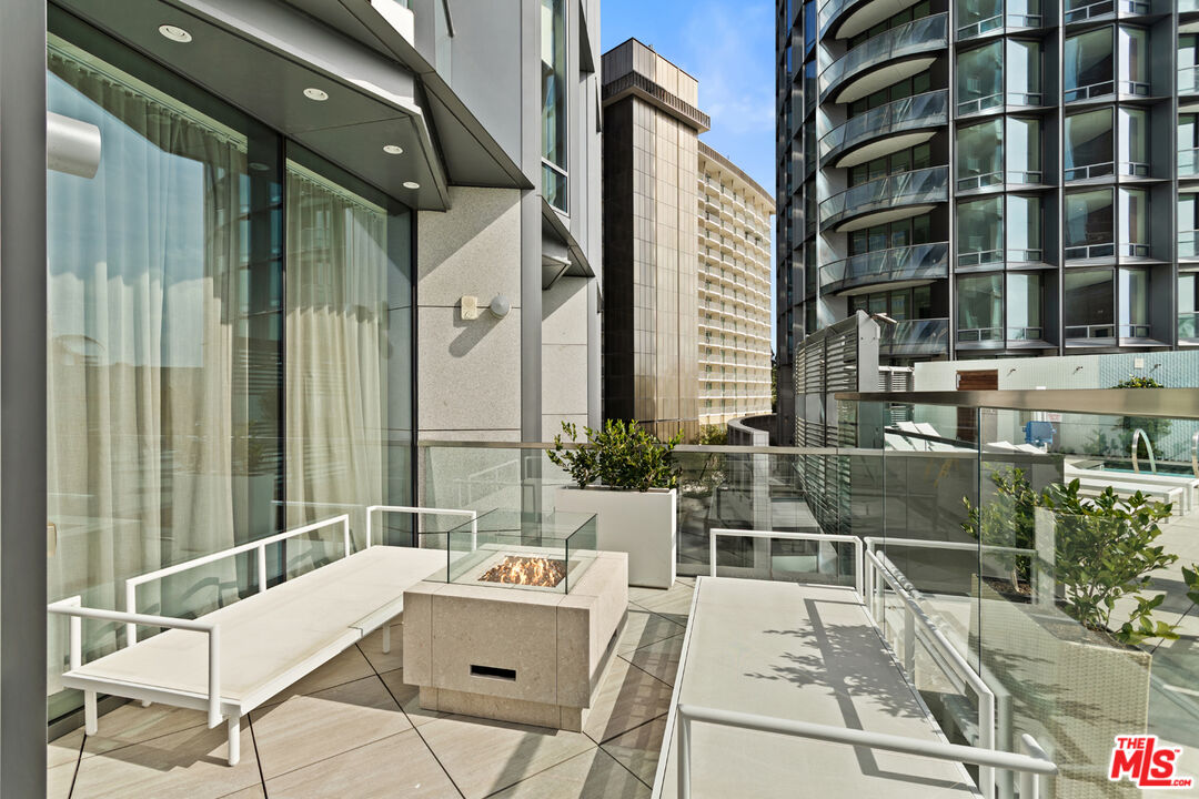 211 W Elm Ct Unit: 14B