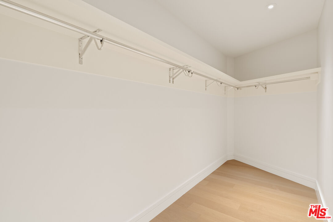 211 W Elm Ct Unit: 14B