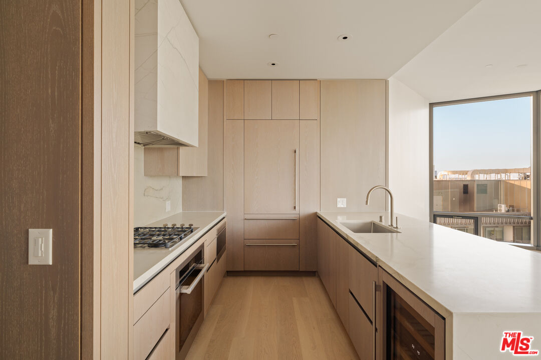 211 W Elm Ct Unit: 14B