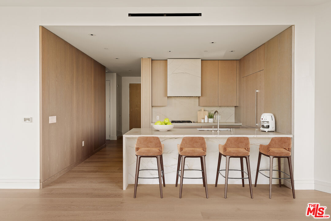 211 W Elm Ct Unit: 14B