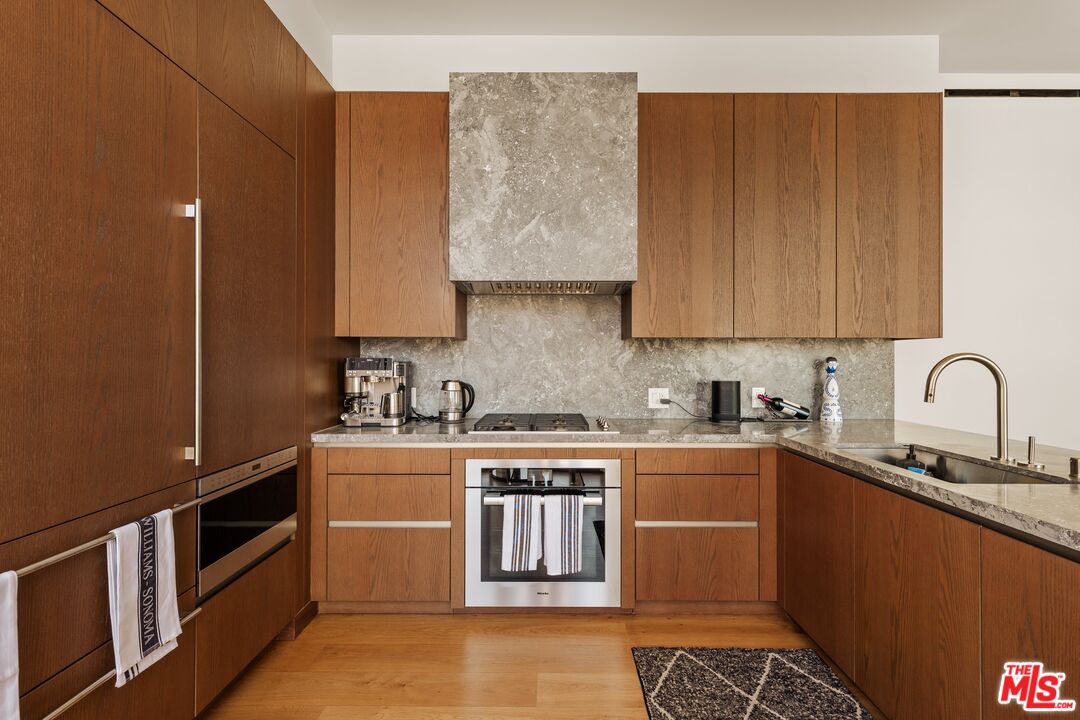 211 W Elm Ct Unit: 13E