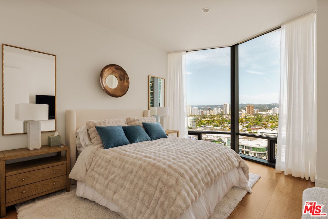 211 W Elm Ct Unit: 13E