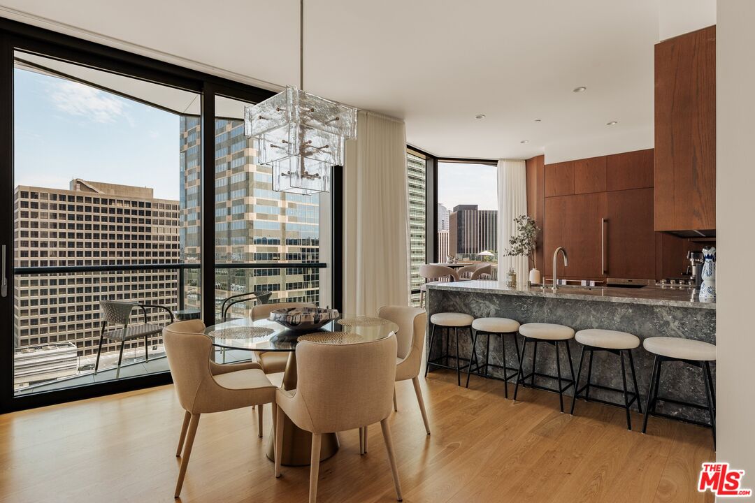 211 W Elm Ct Unit: 13E