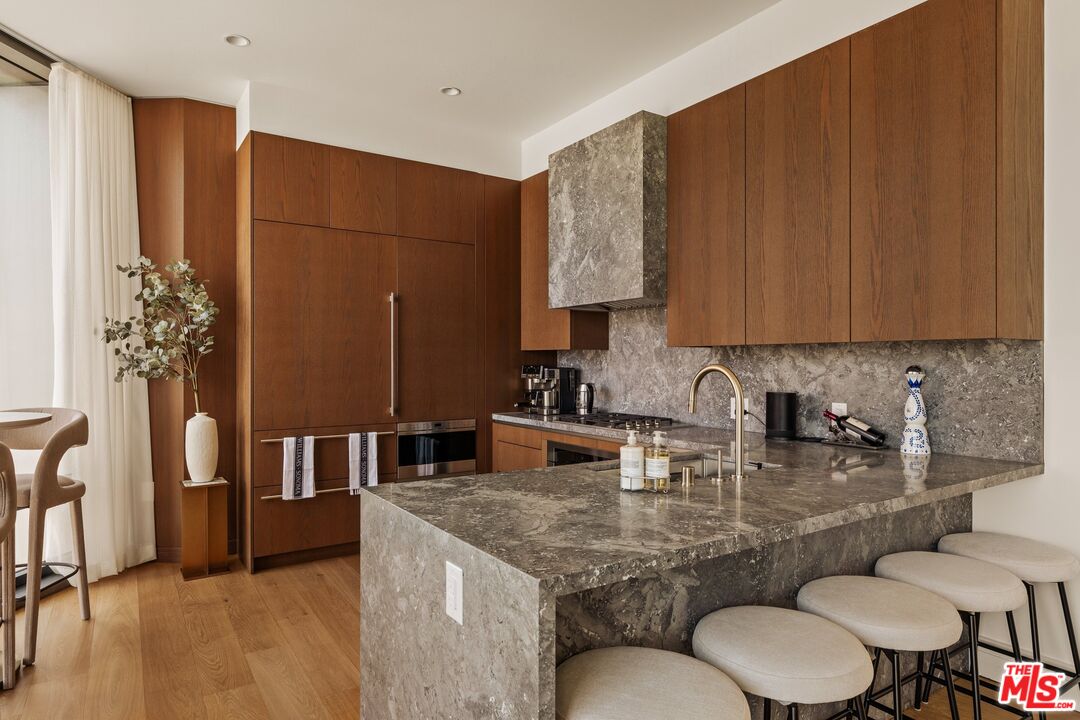 211 W Elm Ct Unit: 13E