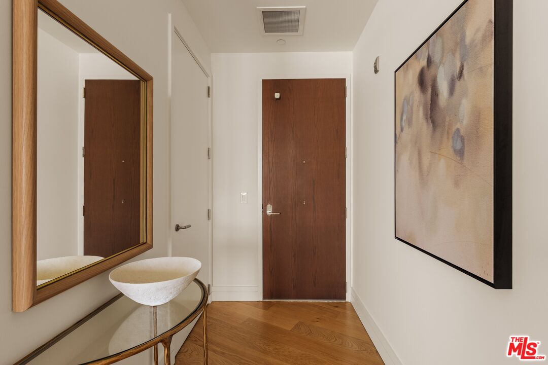 211 W Elm Ct Unit: 13E