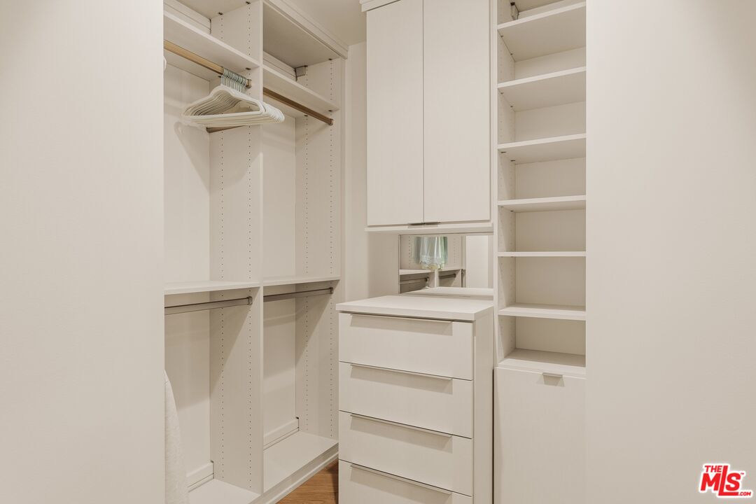 211 W Elm Ct Unit: 13E
