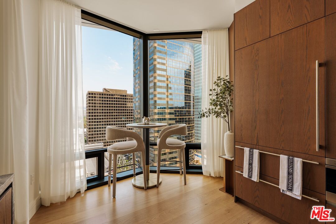 211 W Elm Ct Unit: 13E