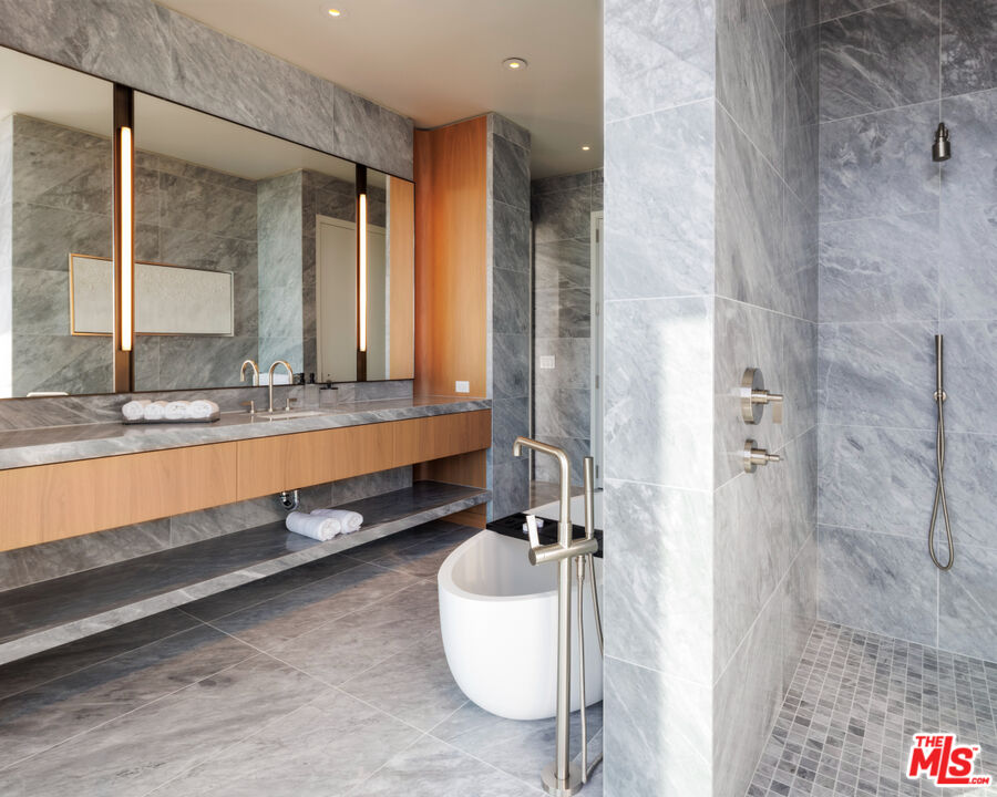 211 W Elm Ct Unit: 17A