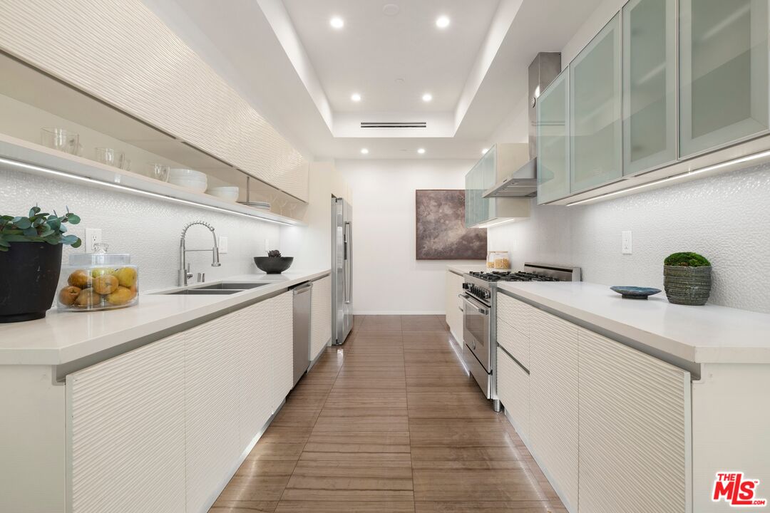 225 S Hamilton Dr Unit: 102
