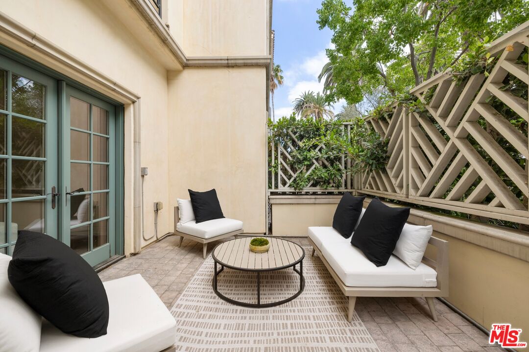 225 S Hamilton Dr Unit: 102