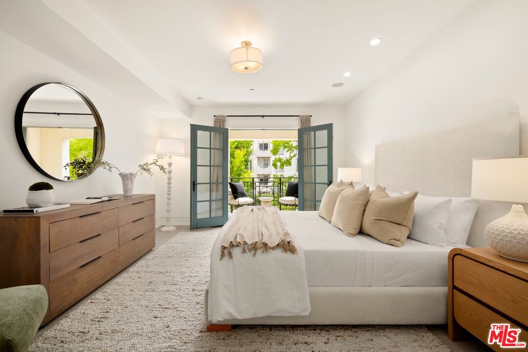 225 S Hamilton Dr Unit: 102