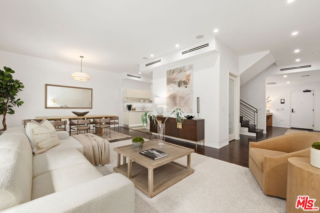 225 S Hamilton Dr Unit: 102