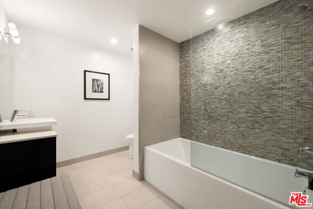 225 S Hamilton Dr Unit: 102