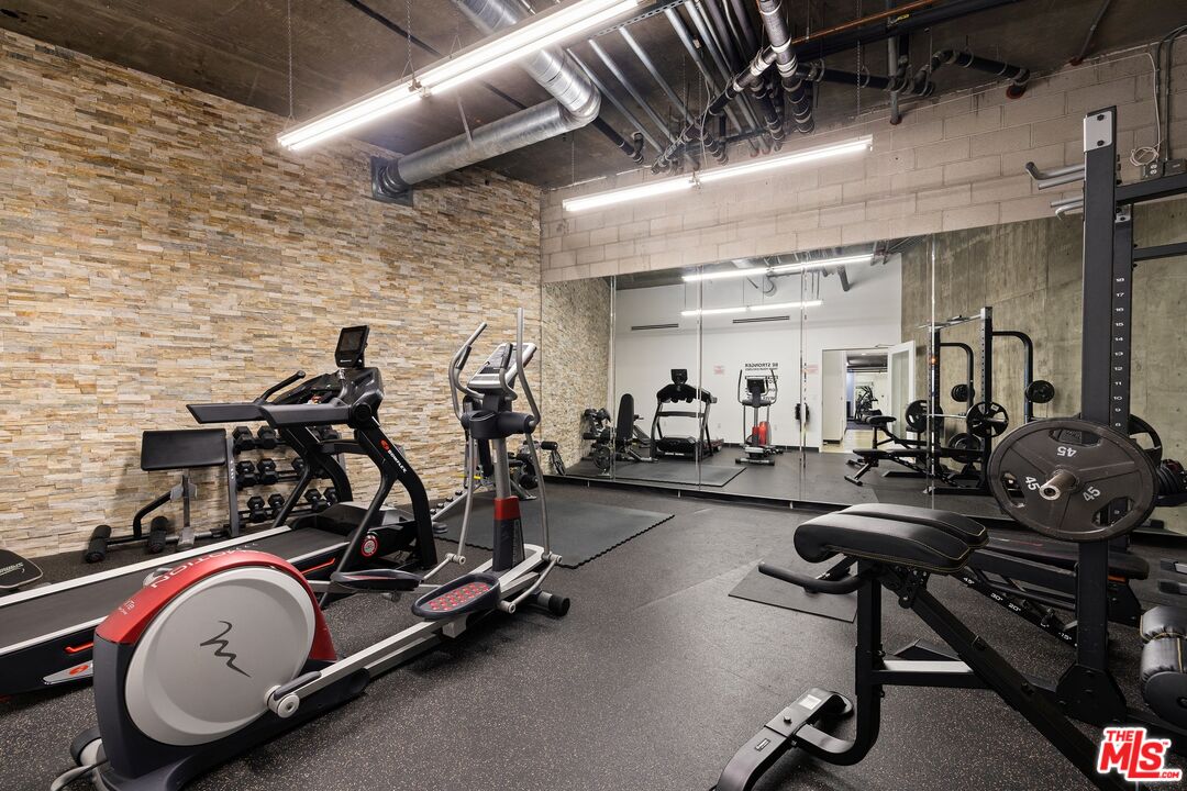 225 S Hamilton Dr Unit: 102