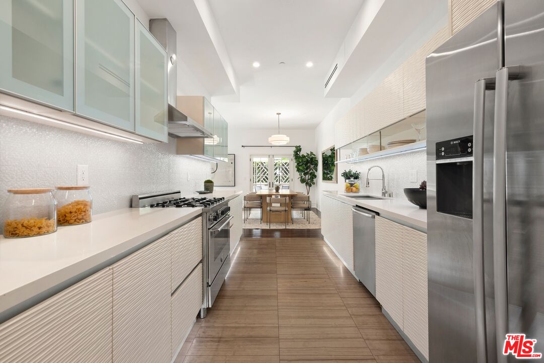 225 S Hamilton Dr Unit: 102
