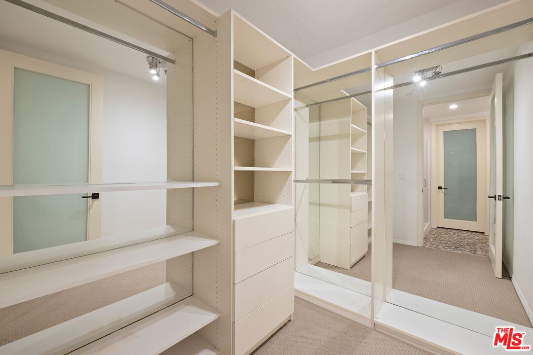 225 S Hamilton Dr Unit: 102
