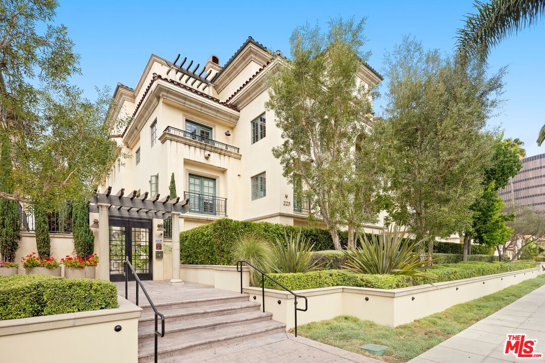 225 S Hamilton Dr Unit: 102