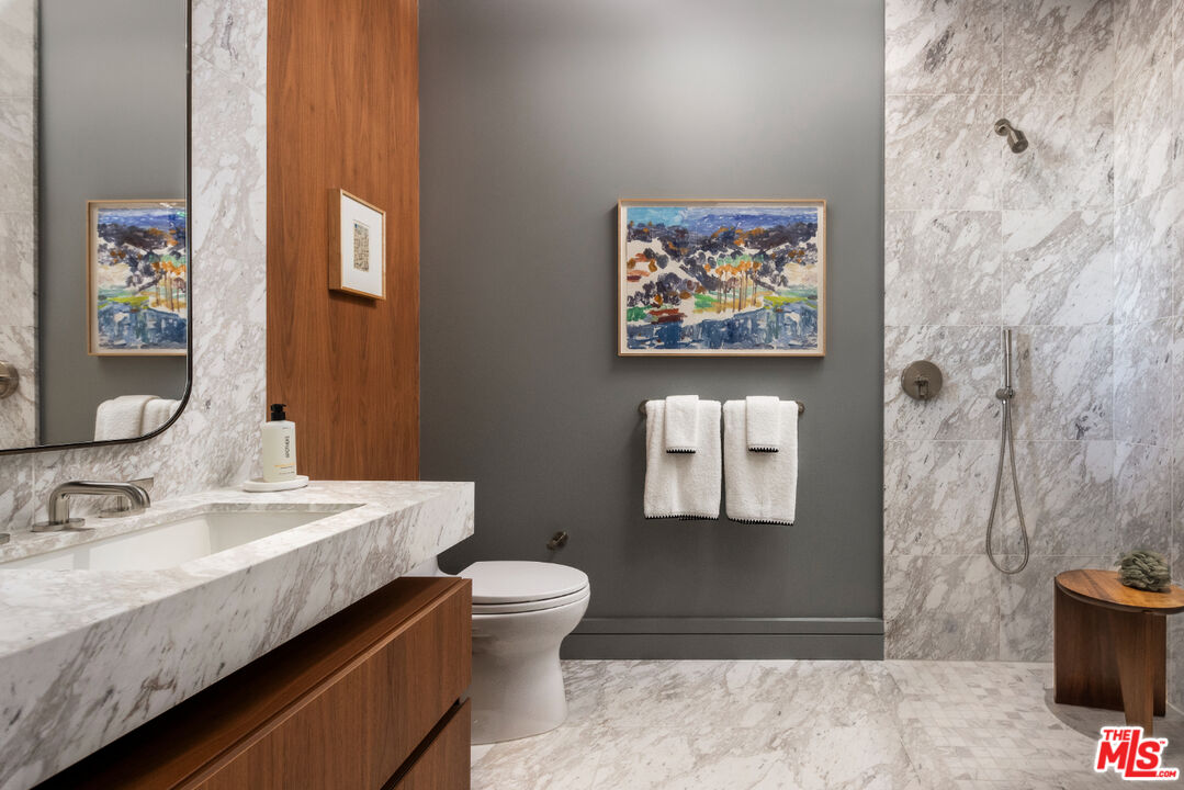 211 W Elm Ct Unit: 14C