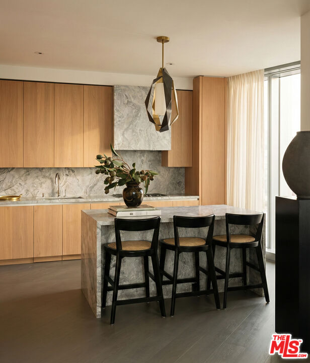 211 W Elm Ct Unit: 34B