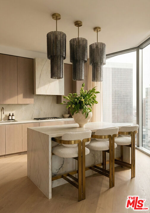 211 W Elm Ct Unit: 23B