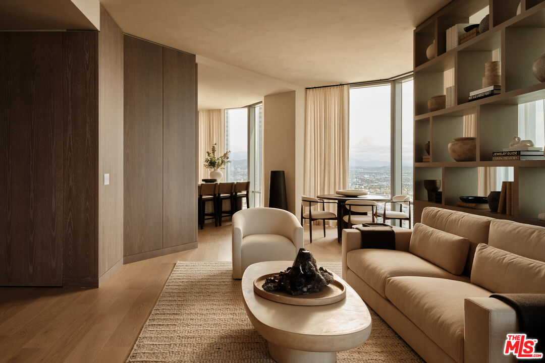 211 W Elm Ct Unit: 27B