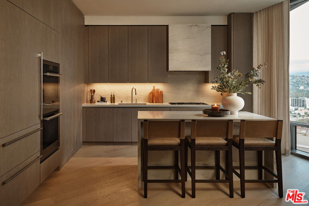 211 W Elm Ct Unit: 27B