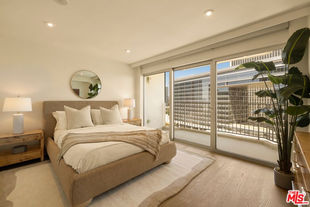 2025 Avenue Of The Stars Unit: 1220