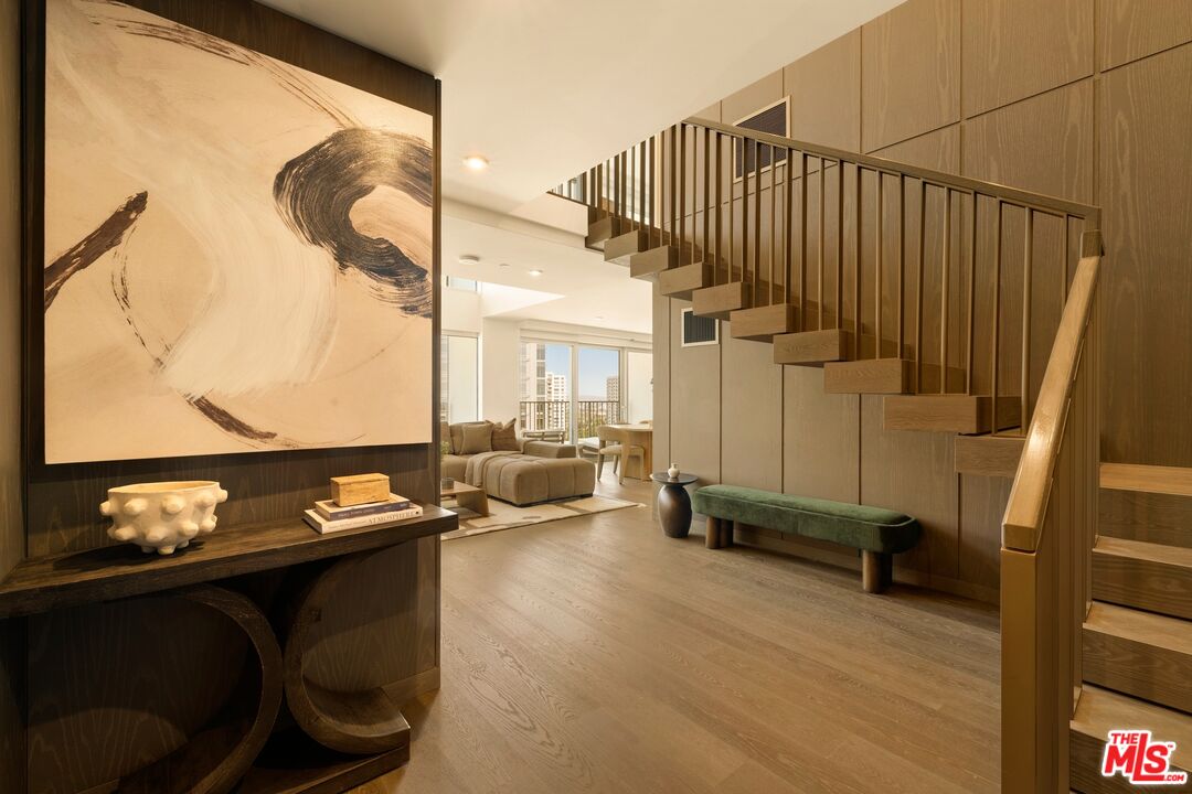 2025 Avenue Of The Stars Unit: 1220