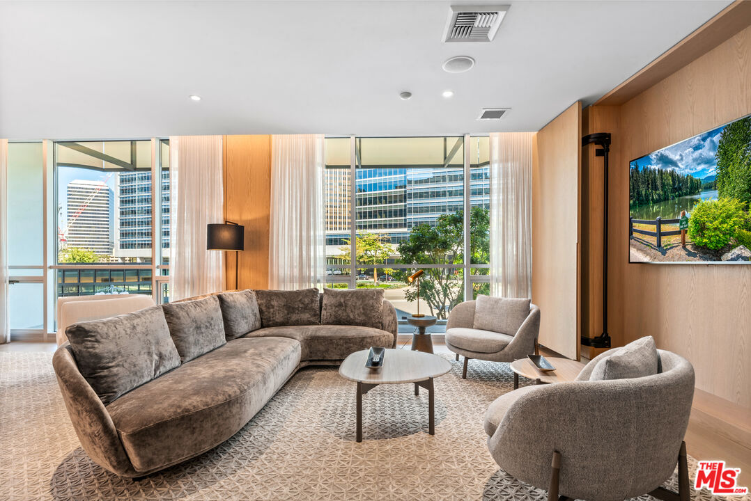 2025 Avenue Of The Stars Unit: 1220