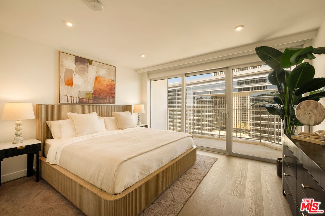 2025 Avenue Of The Stars Unit: 1220