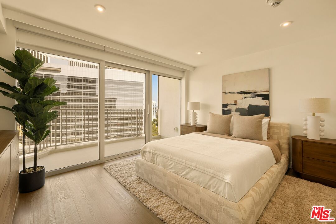 2025 Avenue Of The Stars Unit: 1220