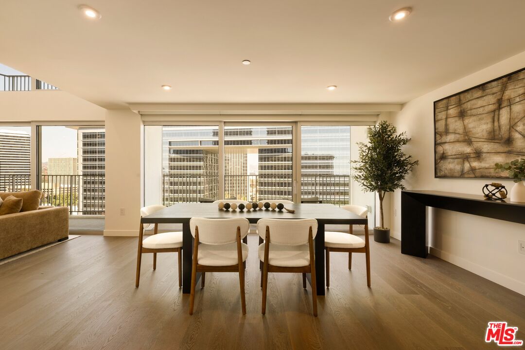 2025 Avenue Of The Stars Unit: 1218
