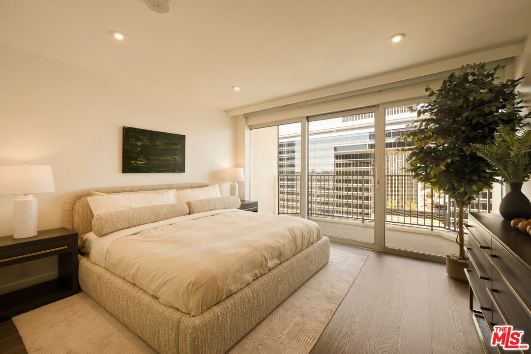 2025 Avenue Of The Stars Unit: 1218