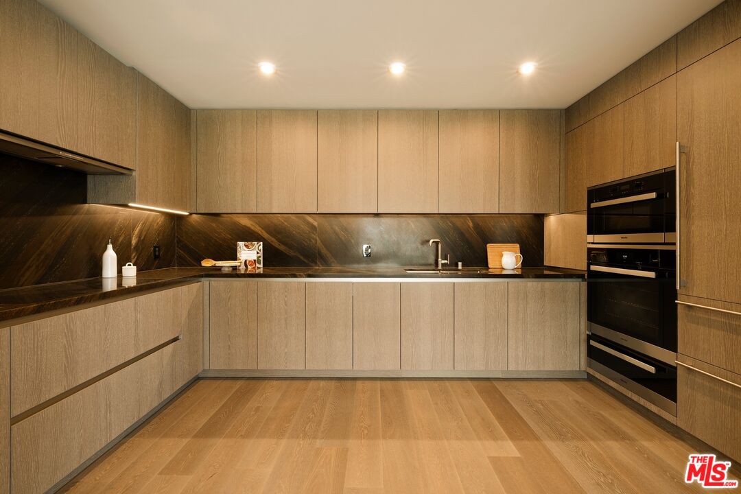 2025 Avenue Of The Stars Unit: 1218