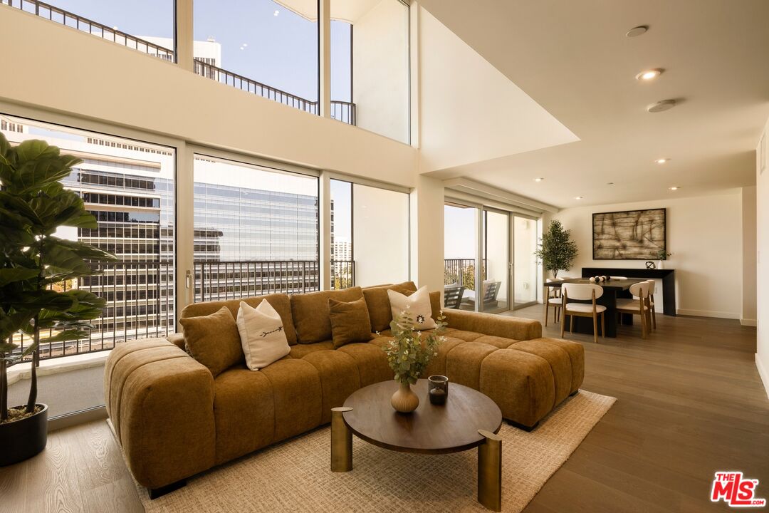 2025 Avenue Of The Stars Unit: 1218