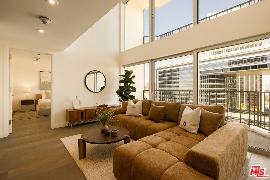 2025 Avenue Of The Stars Unit: 1218